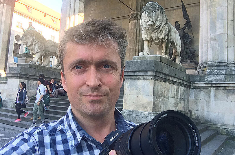Daniel von Loeper, AZ-Fotograf: "Mein Lieblingsplatz in München ist der Odeonsplatz, ich mag die Löwen an der Feldherrnhalle. In vielen Kulturen spricht man beim Löwen vom König der Tiere. Löwen erinnern mich an die Geschichte vom Daniel in der Löwengrube. Außerdem mag ich die Nähe zur Theatinerkirche und zum Hofgarten. Überhaupt ist der Platz sehr weitläufig und bietet mitten in München allen viel Raum. Als Fotograf finde ich es spannend, was für unterschiedliche Menschen man dort antreffen kann."