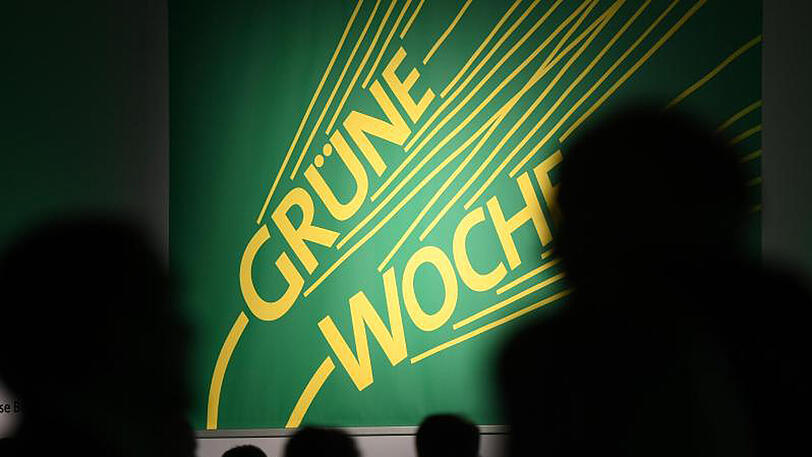 Das Logo der Internationalen Grünen Woche auf dem Messegelände in Berlin. Partnerland ist in diesem Jahr Ungarn.