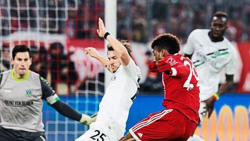 Per Kunstschuss ins Glück: Kingsley Coman trifft zum 2:1.