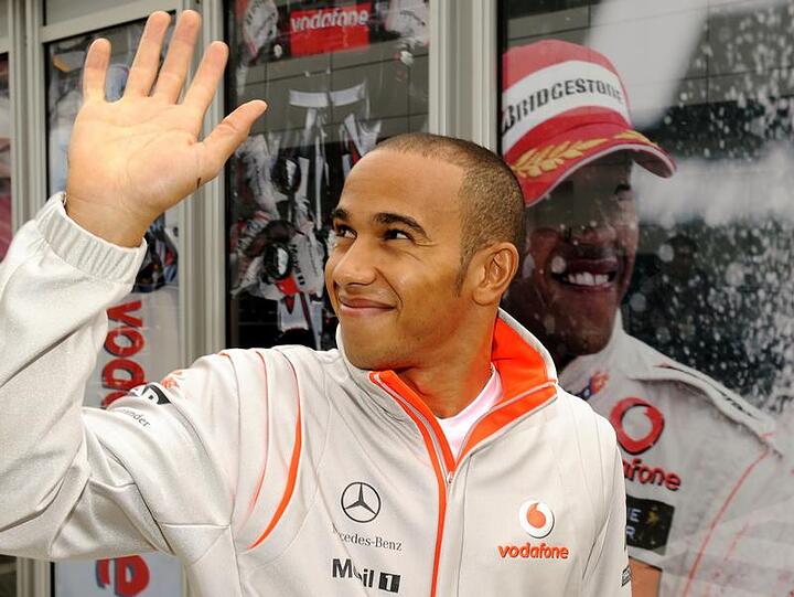 Grüßt er bald als Weltmeister? Lewis Hamilton.