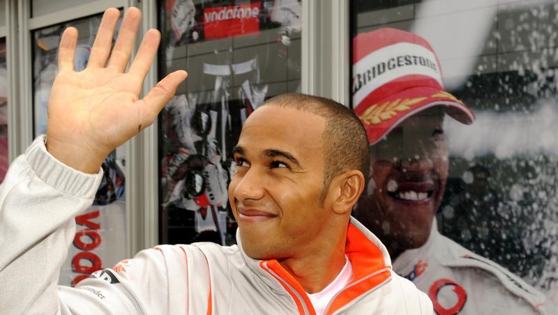 Grüßt er bald als Weltmeister? Lewis Hamilton. Grüßt er bald als Weltmeister? Lewis Hamilton.