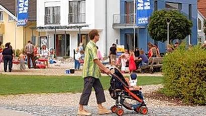 Im Bauzentrum Poing können die Besucher nicht nur 58 Musterhäuser begutachten, sondern außerdem kostenlosen Vorträgen lauschen. Im Bauzentrum Poing können die Besucher nicht nur 58 Musterhäuser begutachten, sondern außerdem kostenlosen Vorträgen lauschen.
