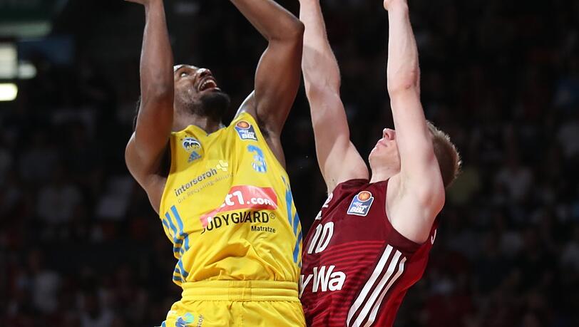 Auch von Bayerns Ognjen Jaramaz im Finale nicht zu stoppen: Berlins Jaleen Smith.