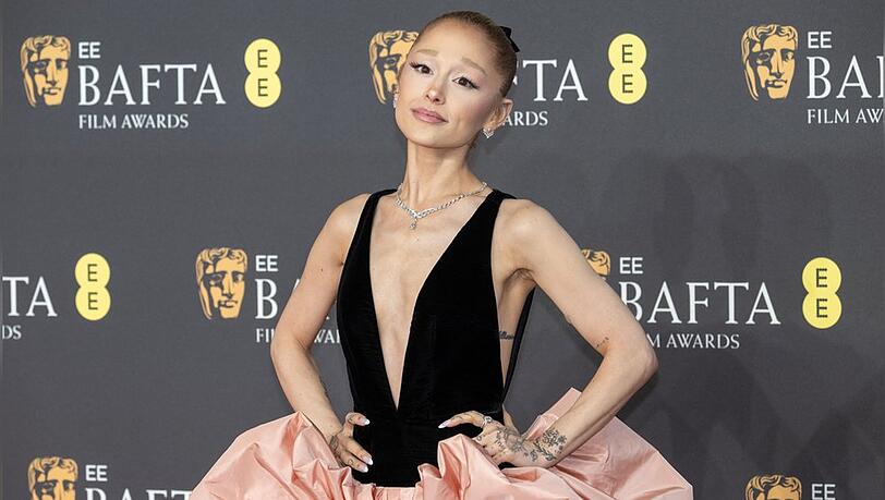 Sorgt mit ihrer Statur immer wieder für Spekulationen, jetzt gönnt sich Ariana Grande eine Auszeit von der Öffentlichkeit. Sorgt mit ihrer Statur immer wieder für Spekulationen, jetzt gönnt sich Ariana Grande eine Auszeit von der Öffentlichkeit.