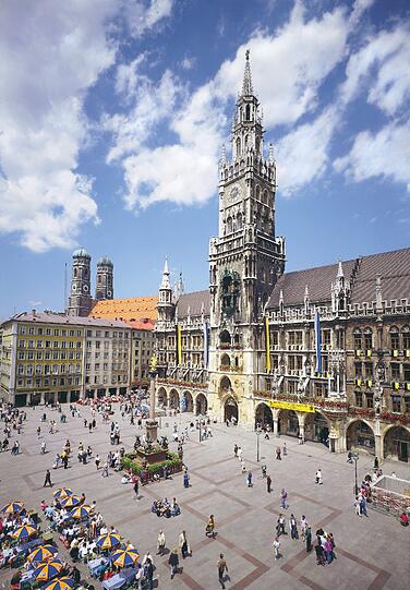 ECHTE MÜNCHNER:
Eine Minderheit. Nur 468000, also rund ein Drittel, sind in München geboren und leben hier mit Hauptwohnsitz. 2008 waren es 460334.