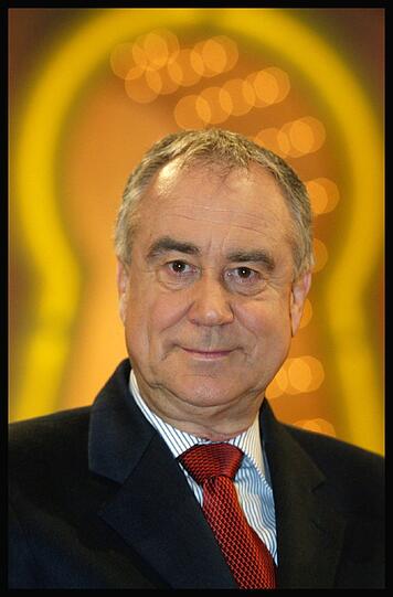 Kurt Felix (27.03.1941 - 16.05.2012): Mit der Unterhaltungsshow &bdquo;Verstehen Sie Spaß?&ldquo; schrieb der Schweizer ein Stück deutscher Fernsehgeschichte. Er moderierte sie knapp elf Jahre lang bis Anfang 1990 in der ARD. Im Alter von 71 Jahren erlag der Entertainer seinem langjährigen Krebsleiden in einem Krankenhaus in der Schweiz.