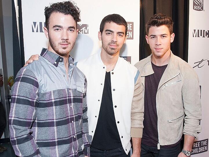 Die Jonas Brothers zusammen auf dem roten Teppich in Toronto/Kanada im September 2013