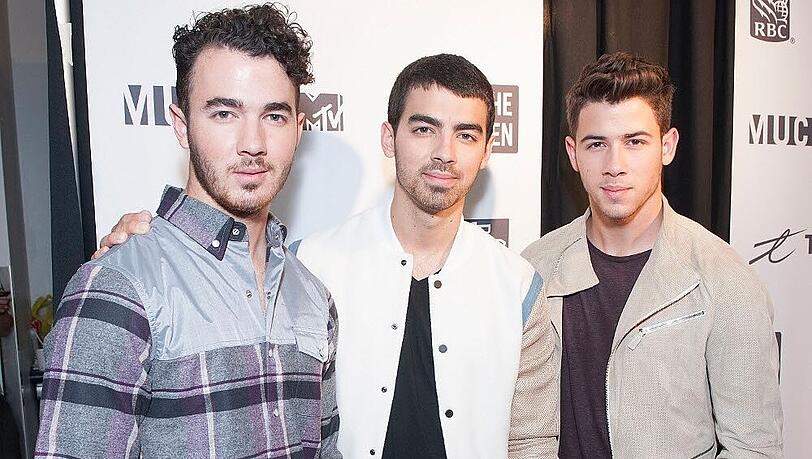 Die Jonas Brothers zusammen auf dem roten Teppich in Toronto/Kanada im September 2013 Die Jonas Brothers zusammen auf dem roten Teppich in Toronto/Kanada im September 2013