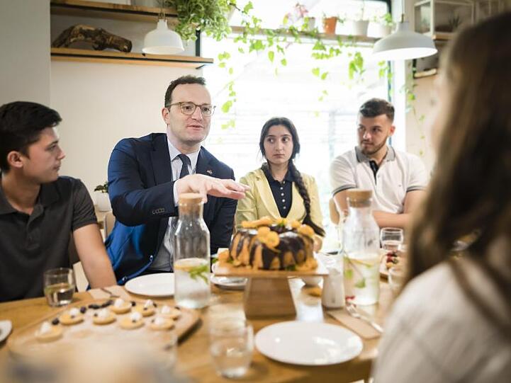 Bundegesundheitsminister Jens Spahn hat unter anderem im Kosovo um Pflegekräfte geworben.