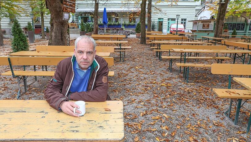 Hofbräukeller- (und Wiesn-)Wirt Ricky Steinberg (50) in seinem leeren Biergarten. "Wir haben so viel investiert, ich bin echt frustriert jetzt." Hofbräukeller- (und Wiesn-)Wirt Ricky Steinberg (50) in seinem leeren Biergarten. "Wir haben so viel investiert, ich bin echt frustriert jetzt."