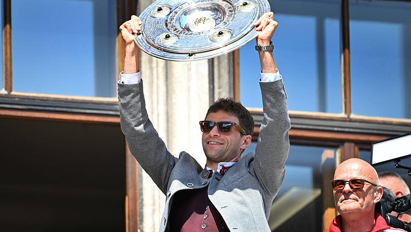 Thomas Müller hat mit dem FC Bayern seine 13. deutsche Meisterschaft gewonnen.