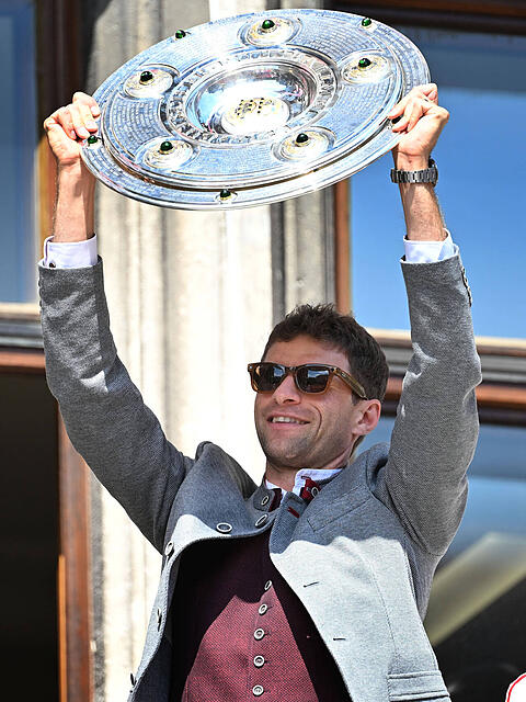 Thomas Müller hat mit dem FC Bayern seine 13. deutsche Meisterschaft gewonnen.