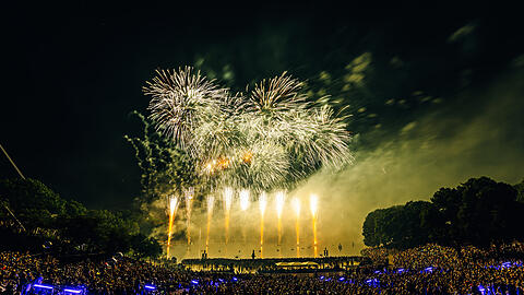 Eine spektakuläre Feuerwerksshow: So hat der Licht- und Farbzauber beim Festival Sommernachtstraum am Olympiasee vergangenen Sommer ausgesehen.