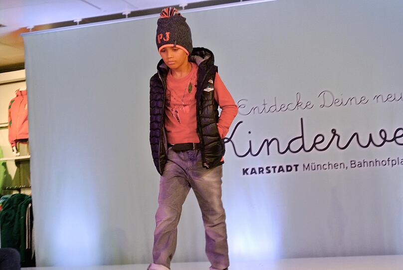 Tolle Show: 25 junge Laufsteg-Talente präsentierten am Samstag in der neuen Kinderwelt bei KARSTADT am Bahnhofplatz Mode-Trends