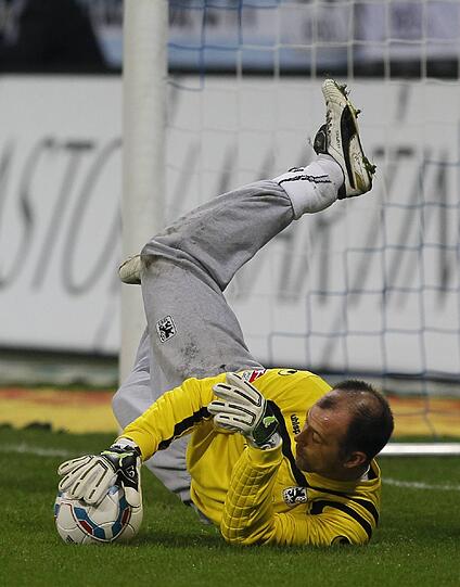 Die Bilder von Gabor Kiraly bei den Löwen.
