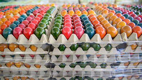 F&auml;rbereien kaufen vor Ostern viele Eier. Das verst&auml;rkt den Engpass. (Symbolbild)