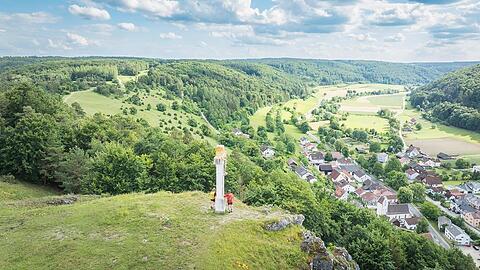 Der Naturpark Altm&uuml;hltal im Fr&uuml;hling: Von den Anh&ouml;hen hat man Traumausblicke ins Tal.