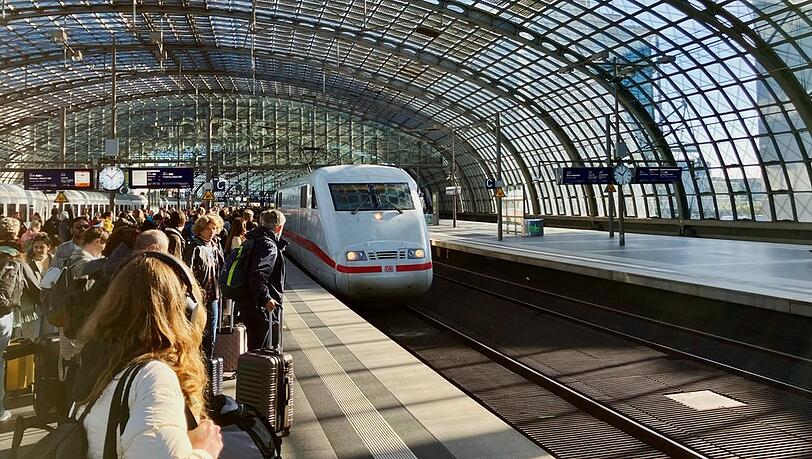 Nach einer Gro&szlig;st&ouml;rung in der Nacht auf Mittwoch entspannt sich die Lage im Zugverkehr.