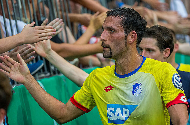 Ex-Nationalspieler Kevin Kuranyi (33) kehrt nach fünf Jahren in die Bundesliga zurück. Der Angreifer unterschrieb bei der TSG 1899 Hoffenheim einen Vertrag bis Sommer 2016. Kuranyi spielte in den vergangenen fünf Jahren in Russland für Dynamo Moskau.