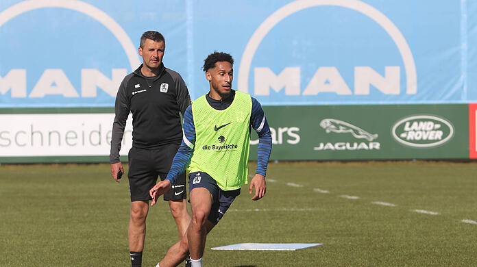 Löwen-Coach Michael Köllner und Kevin Goden im Training.
