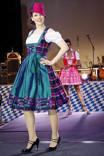 Ein Hingucker für die Tausenden Gäste im Löwenbräukeller: Die Basler Dirndl Fashionshow.