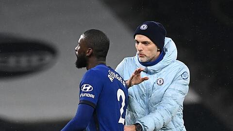 Trainer Thomas Tuchel (r) und Antonio Rudiger treffen mit dem FC Chelsea auf Real Madrid.