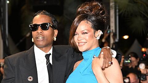 Rihanna und A$AP Rocky haben ihre Tochter bei Instagram vorgestellt.