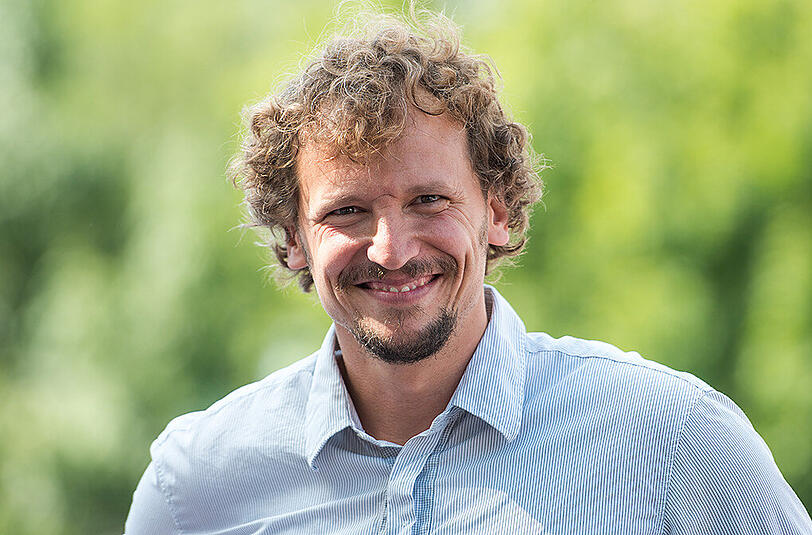 Schon 2013 und 2014 inszenierte Kultregisseur Marcus H. Rosenmüller das Politiker-Derblecken am Nockherberg.