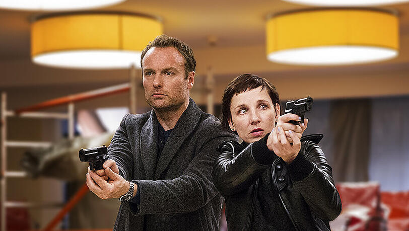 "Tatort: Das Muli" (22.3., 20.15 Uhr im Ersten): Verfolgung am Flughafen BER: Nina Rubin (Meret Becker) und Robert Karow (Mark Waschke)