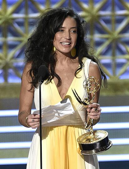Reed Morano holte sich die Auszeichnung für die beste Regie einer Drama-Serie für die Folge "Offred (Pilot)" der Serie "The Handmaid's Tale" ab