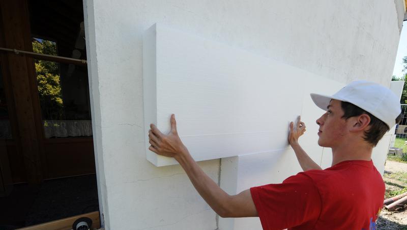 Wärme-Isolierung eines Hauses: Sowas gehört zur energetischen Sanierung. Wärme-Isolierung eines Hauses: Sowas gehört zur energetischen Sanierung.