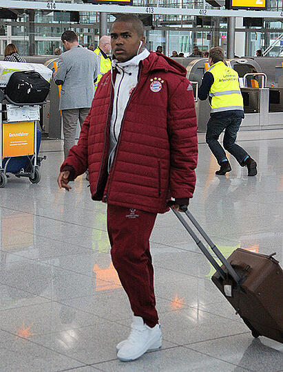 Douglas Costa.