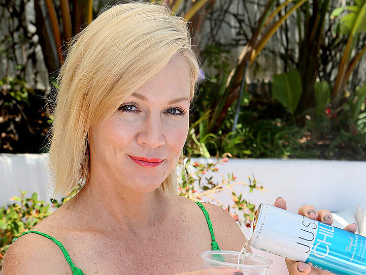 Neben ihrer Teilnahme bei der Tanzshow "Dancing with the Stars" spielte Garth auch die Hauptrolle in der mäßig erfolgreichen US-Serie "Hallo Holly". Auch in der Neuauflage der Serie "90210" war sie wieder als Kelly Taylor zu sehen.