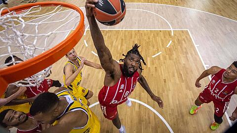 Trifft gegen Maccabi auf seinen Ex-Klub: Bayerns Center Jalen Reynolds (r.).