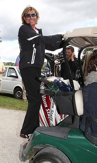 In Bad Griesbach wird anlässlich des 30-jährigen Jubiläums der "Franz Beckenbauer-Stiftung" die "Kaiser-Trophy" ausgespielt - und von Hansi Hinterseer bis zu Boris Becker sind auch jede Menge Promis mit dabei - sehen Sie hier die besten Bilder.