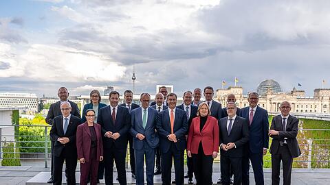 Es habe Einigkeit geherrscht, dass der Wirtschaftsstandort Deutschland vor gro&szlig;en Herausforderungen stehe, hie&szlig; es.