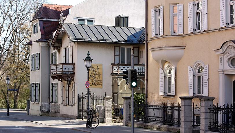 Malerisch: Hier eine Villa, dort ein Villa – die Biedersteiner Straße. Malerisch: Hier eine Villa, dort ein Villa – die Biedersteiner Straße.