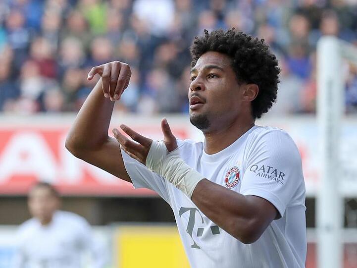 Torschütze Serge Gnabry mit seiner typischen Jubelgeste.