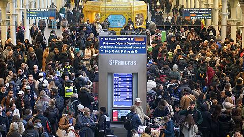 Passagiere stranden in London am Bahnhof St Pancras International