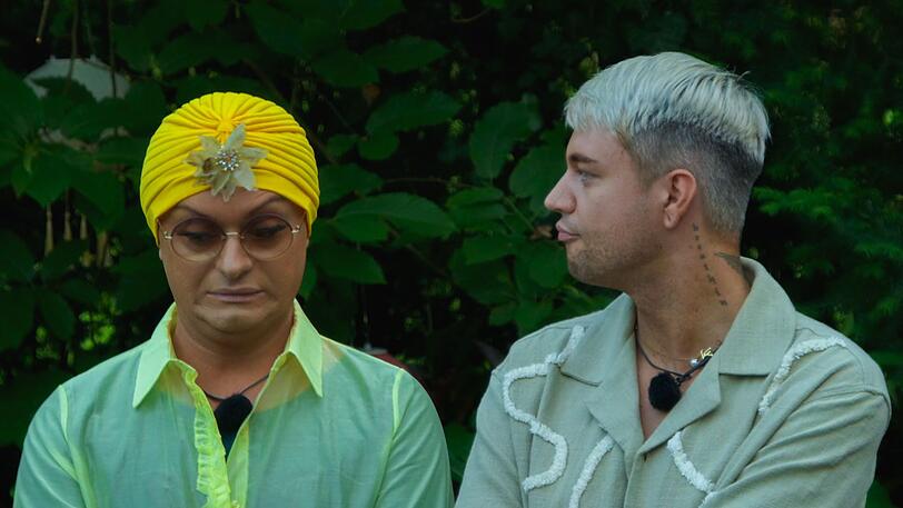 Julian und Marcell haben Glück: Sie müssen nicht in die Exit-Challenge, obwohl sie am zwetmeisten Stimmen bekommen haben. Julian und Marcell haben Glück: Sie müssen nicht in die Exit-Challenge, obwohl sie am zwetmeisten Stimmen bekommen haben.