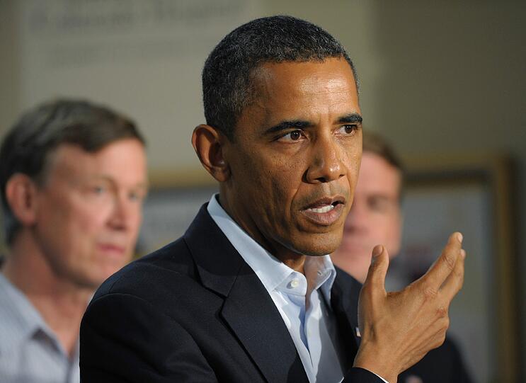 Der Präsident spendet Trost: Barack Obama besuchte am Sonntag Aurora, den Schauplatz der Kino-Schießerei in Colorado.