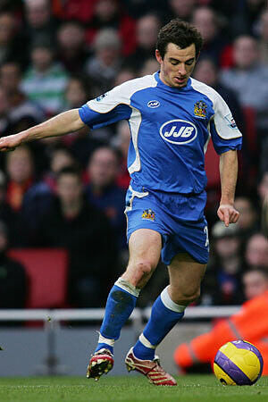 und Leighton Baines vom FC Everton lieber auf der Insel.