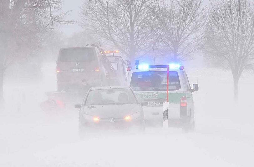 Bilder vom Verkehrsunfall auf der B13 bei Holzkirchen.
