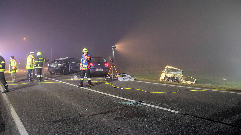 Die Bilder vom Unfall auf der Staatsstr. 2089 zwischen der Autobahnausfahrt Bad Aibling und dem Pullacher Kreisel.