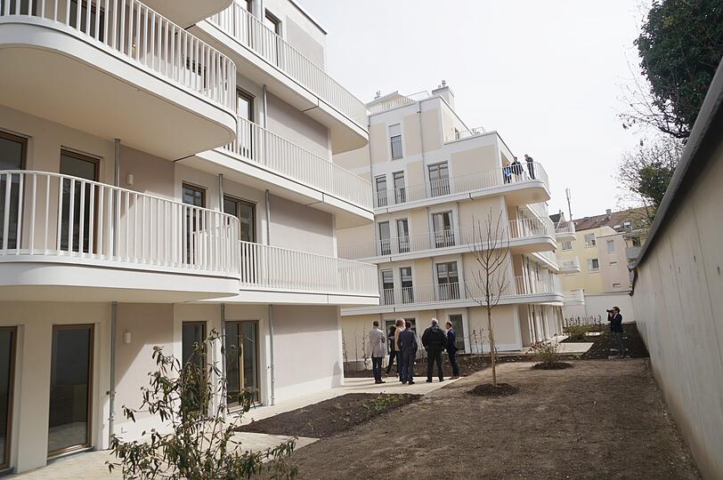 Einige der Erdgeschosswohnungen haben kleine Terrassen und Gärten.