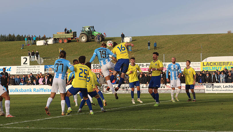 Marlon Frey, Fynn Lakenmacher und Co. mussten sich dem FC Pipinsried geschlagen geben.