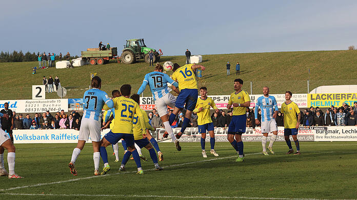 Marlon Frey, Fynn Lakenmacher und Co. mussten sich dem FC Pipinsried geschlagen geben.