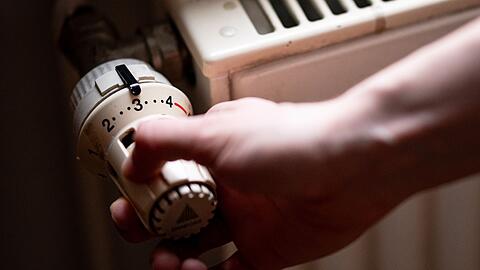 Wegen der eisigen K&auml;lte und einer St&ouml;rung an der Heizungsanlage f&auml;llt an einer Schule im N&uuml;rnberger Land der Pr&auml;senzunterricht teilweise aus. (Symbolbild)
