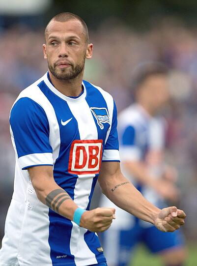 John Heitinga (30/Hertha BSC/ablösefrei): Der Vize-Weltmeister von 2010 steht mit Roy Beerens und Coach Jos Luhukay für das neue Oranje- Gefühl in Berlin. Will sich als Anführer für ein Comeback im Nationalteam empfehlen - dort war zuletzt aber eher Jugend gefragt.