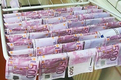 130.000 Euro hängen auf einem Wäschetrockner im Landeskriminalamt von Wien.